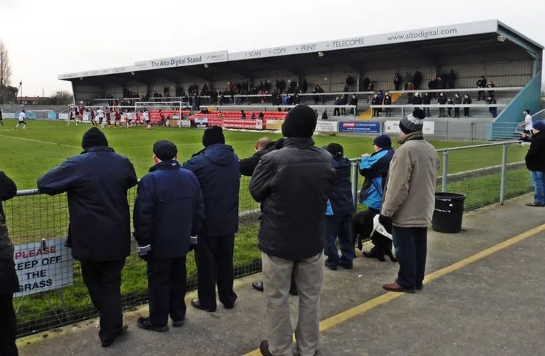 Cảnh tượng sôi động ngày thi đấu tại Optima Stadium Weston-super-Mare