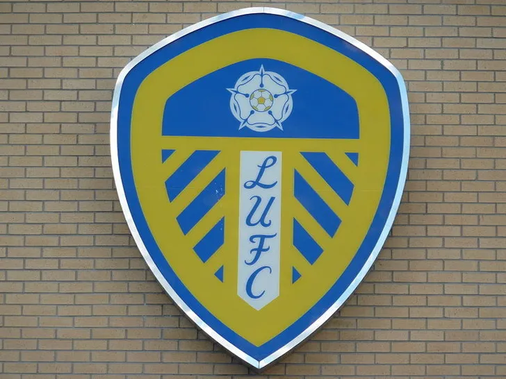 Cầu thủ Leeds United trên sân Elland Road, thể hiện tinh thần thi đấu của đội bóng