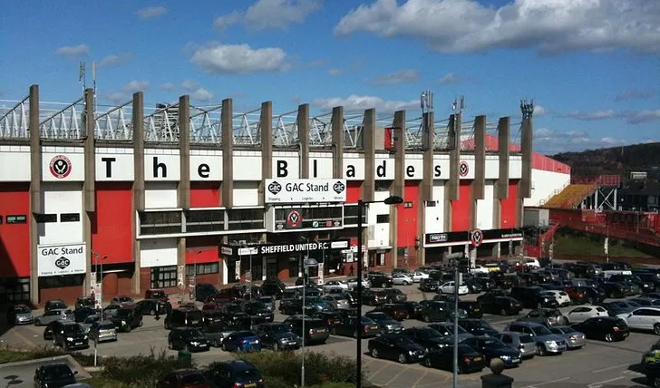Cổng vào sân Bramall Lane, biểu tượng lịch sử của câu lạc bộ Sheffield United