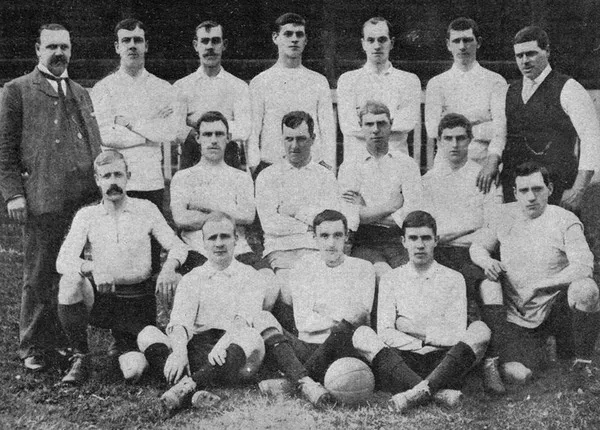Đội hình Bradford City A.F.C. trong mùa giải lịch sử 1903-04.