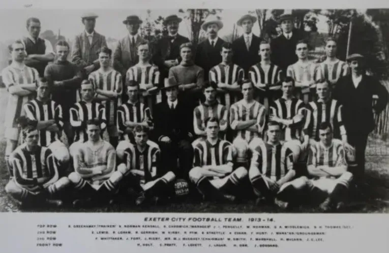 Đội hình Exeter City mùa giải 1913/1914, minh chứng cho lịch sử lâu đời của câu lạc bộ bóng đá Anh này.