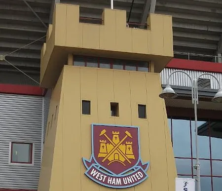 Góc nhìn cận cảnh khán đài tại sân Boleyn Ground của West Ham United