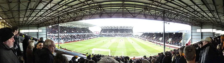 Góc nhìn toàn cảnh từ khán đài sân Turf Moor