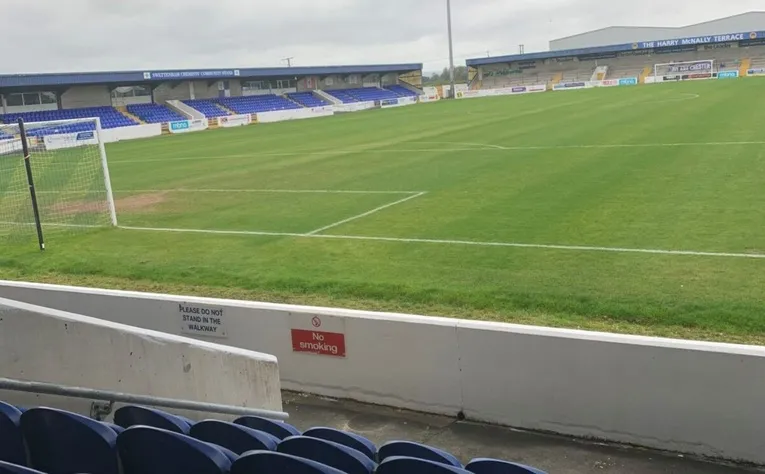 Góc nhìn từ khán đài sân Deva Stadium, sân nhà của câu lạc bộ Chester FC