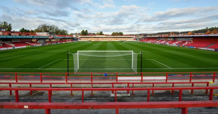 Góc nhìn từ khán đài The Eric Whalley Stand tại Wham Stadium Accrington