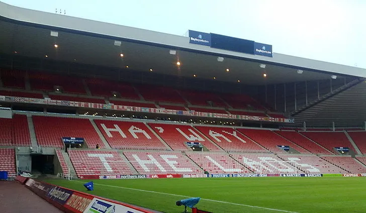 Hình ảnh cận cảnh khán đài, nơi cổ động viên Sunderland tạo nên bầu không khí cuồng nhiệt
