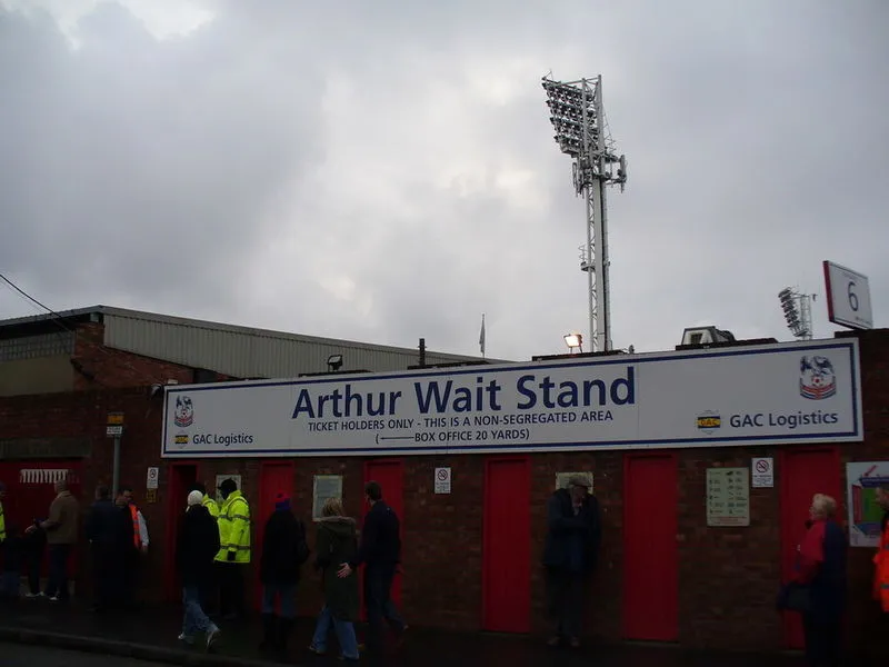 Khán đài Arthur Wait Stand tại Selhurst Park, khu vực dành cho cổ động viên đội khách.