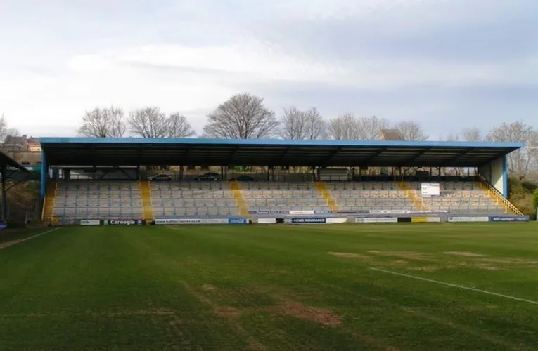 Khán đài Bắc The Shay Stadium, khu vực cổ động viên đội khách