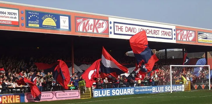 Khán đài David Longhurst Stand tại Bootham Crescent, nơi hội tụ các CĐV cuồng nhiệt của York City