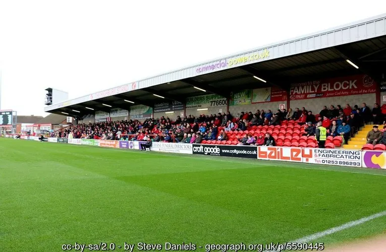 Khán đài Highbury Stand tại sân Highbury Fleetwood