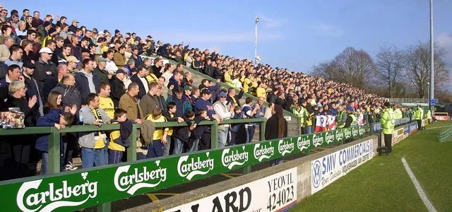 Khán đài phía Bắc của sân Huish Park với hàng ghế trống