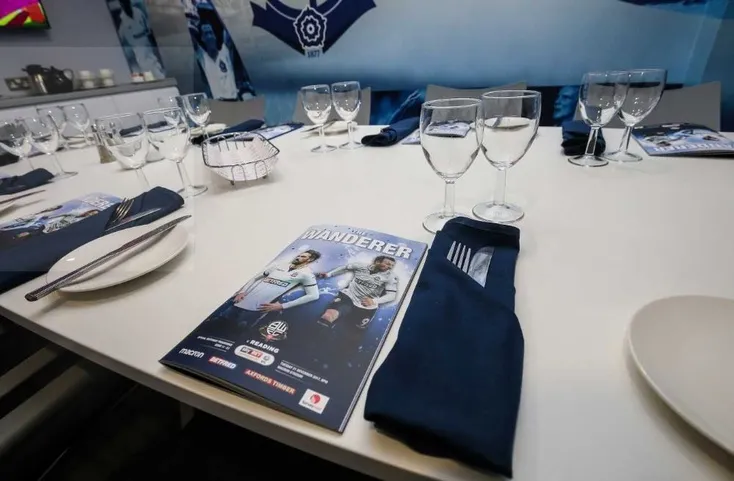Không gian phòng khách VIP dành cho dịch vụ hiếu khách tại sân Toughsheet Community Stadium của Bolton Wanderers