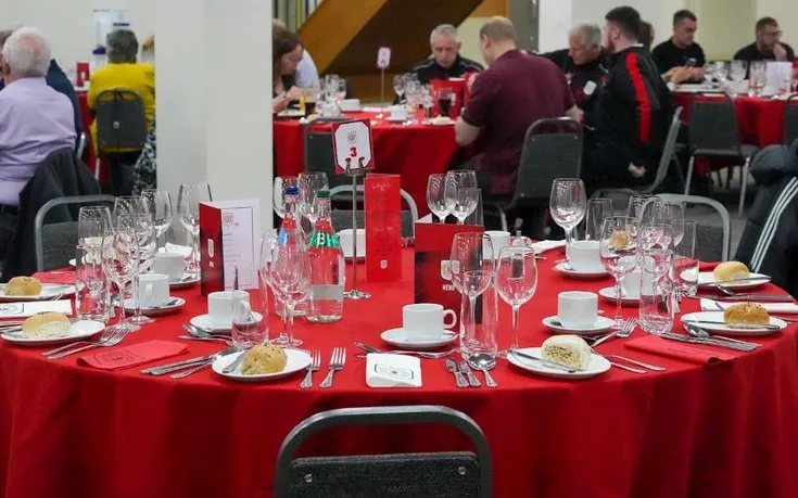 Không gian phòng tiếp đón cao cấp tại Alexandra Stadium, nơi mang đến trải nghiệm hospitality đẳng cấp cho khách VIP