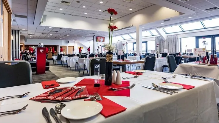 Không gian phòng VIP hospitality sang trọng tại sân vận động Mazuma Mobile