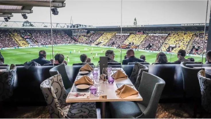 Không gian phòng VIP và khu vực hospitality tại sân Vicarage Road, mang lại trải nghiệm xem bóng đá đẳng cấp.