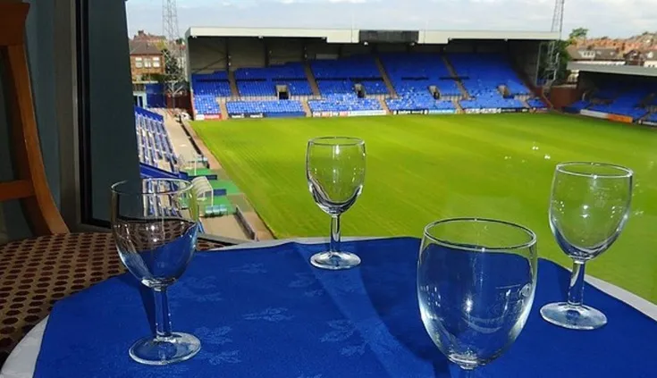 Không gian sang trọng của phòng khách VIP tại Prenton Park, nơi mang đến trải nghiệm đẳng cấp cho các cổ động viên và khách doanh nghiệp