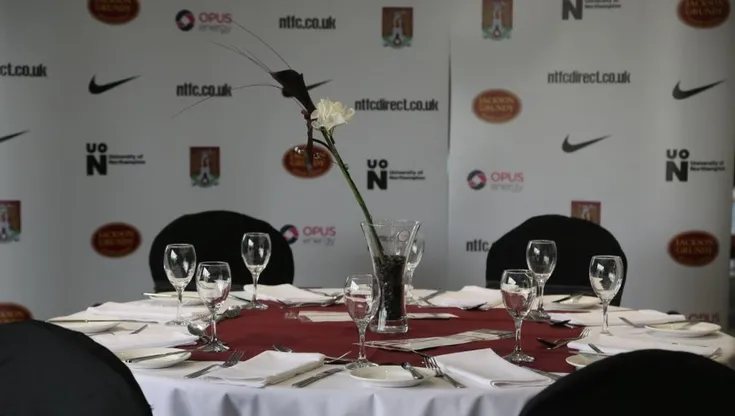 Khu vực dịch vụ khách sạn tại Sixfields Stadium, trải nghiệm trận đấu VIP
