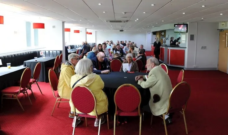 Khu vực đón tiếp cao cấp tại sân vận động County Ground, nơi người hâm mộ Swindon Town có thể tận hưởng trải nghiệm VIP.