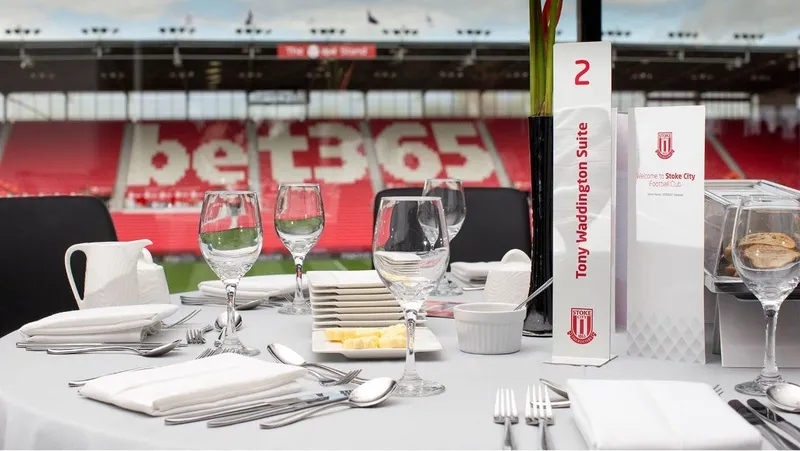 Khu vực phòng VIP và suite khách sạn sang trọng tại Bet365 Stadium, mang đến trải nghiệm xem bóng đá đẳng cấp