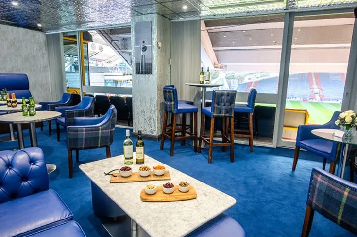 Khu vực sảnh VIP và phòng khách sạn tại John Smith's Stadium, mang đến trải nghiệm cao cấp
