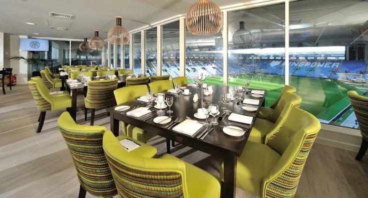 Khung cảnh bên trong phòng tiếp đón khách VIP tại King Power Stadium