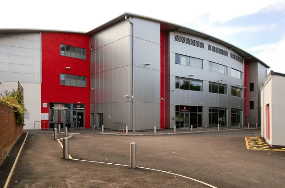 Lối vào chính sân vận động Highbury Fleetwood Town