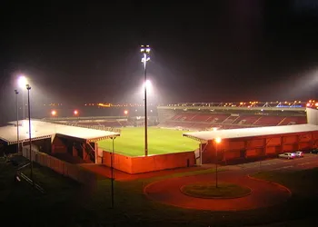 Sân Sixfields từ trên cao nhìn xuống, biểu tượng lịch sử Northampton Town FC