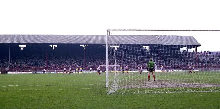 Sân vận động Bramall Lane năm 1983, hình ảnh lịch sử ghi lại vẻ đẹp cổ kính