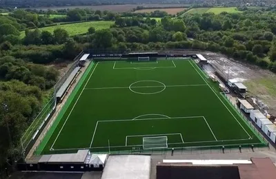 Sân vận động Dales Lane từ góc nhìn tổng quan, biểu tượng của Rushall Olympic FC