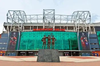 Sân vận động Old Trafford bao quát