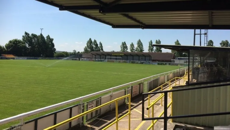 Sơ đồ khu vực khán đài và vị trí ngồi tại sân New Windmill Ground của Leamington FC