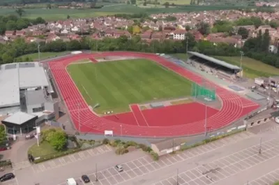 Toàn cảnh sân Melbourne Community từ trên cao, sân nhà của Chelmsford City FC