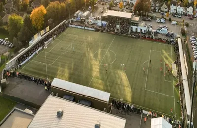 Toàn cảnh sân vận động Arbour Park, ngôi nhà mới của Slough Town FC với mặt sân 3G hiện đại