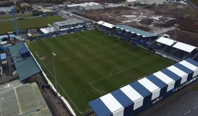 Toàn cảnh sân vận động Holker Street từ trên cao, biểu tượng của Barrow AFC.