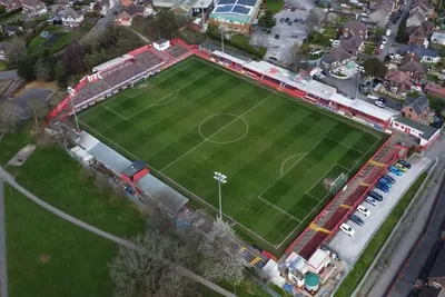 Toàn cảnh sân vận động Impact Arena (North Street Stadium) từ trên cao, thể hiện kiến trúc sân đấu cấp thấp tại Anh