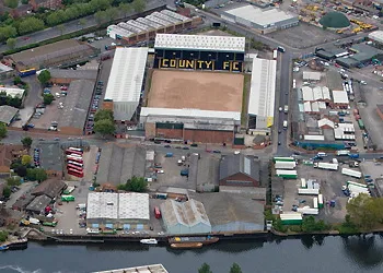 Toàn cảnh sân vận động Meadow Lane, mái nhà lịch sử của Notts County FC
