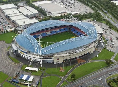 Toàn cảnh sân vận động Toughsheet Community Stadium nhìn từ trên cao, biểu tượng của Bolton Wanderers