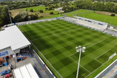Toàn cảnh Tameside Stadium, sân nhà của CLB Curzon Ashton tại Ashton-under-Lyne