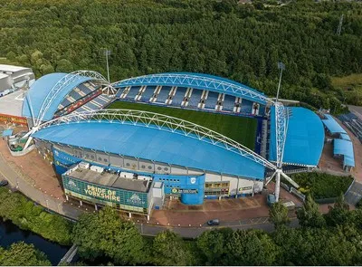 Tổng quan từ trên cao sân John Smith's Stadium, quê hương của Huddersfield Town